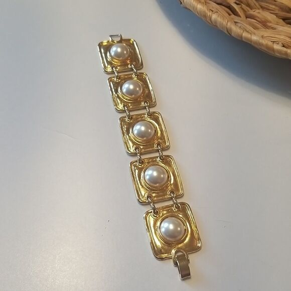 Vtg. Park Lane Gold Tone LargeFaux Pearl Clip On Earrings And Bracelet Runway - Picture 2 of 8